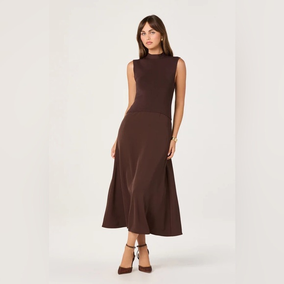 Astr Dresses & Skirts - ASTR THE LABEL High Neck Tie Back Brown Midi Dress M